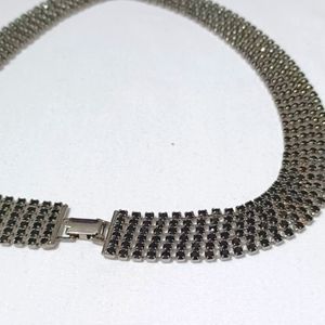 FIT NECKLACE/COLLAR IN BLACK CRYSTAL MESH